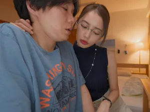 Nghĩ đến việc cô ấy trông giống như một phù dâu, sự cứng rắn của tôi tăng gấp đôi