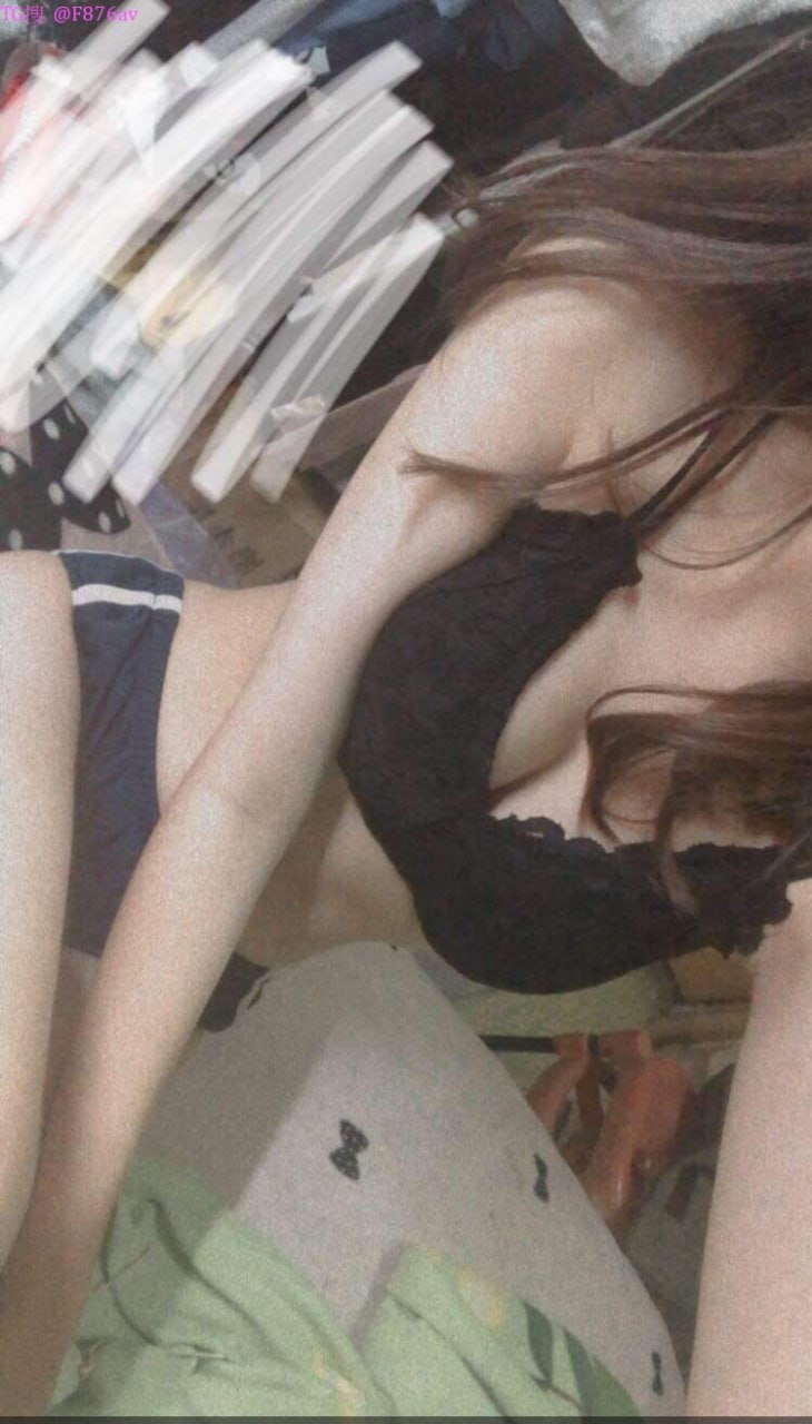 Em gái Mila của bạn đã mua một bộ đồ gợi cảm mới, con cặc lớn đã nổ tung và phun ra nhiều lần, nếu không đủ, máy rung sẽ phục vụ bạn, cơ thể nhỏ nhắn rất bền bỉ